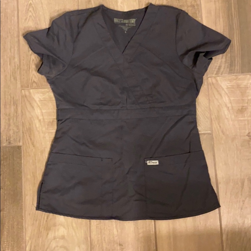 Gently used greys anatomy scrub top. Size small.
